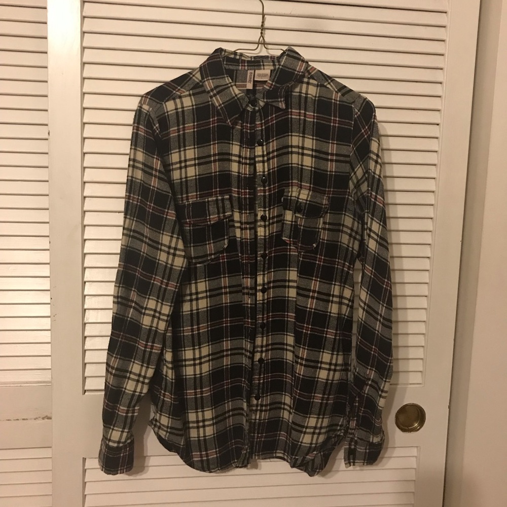 Classic Button Up Flannel!🖤❤️🖤